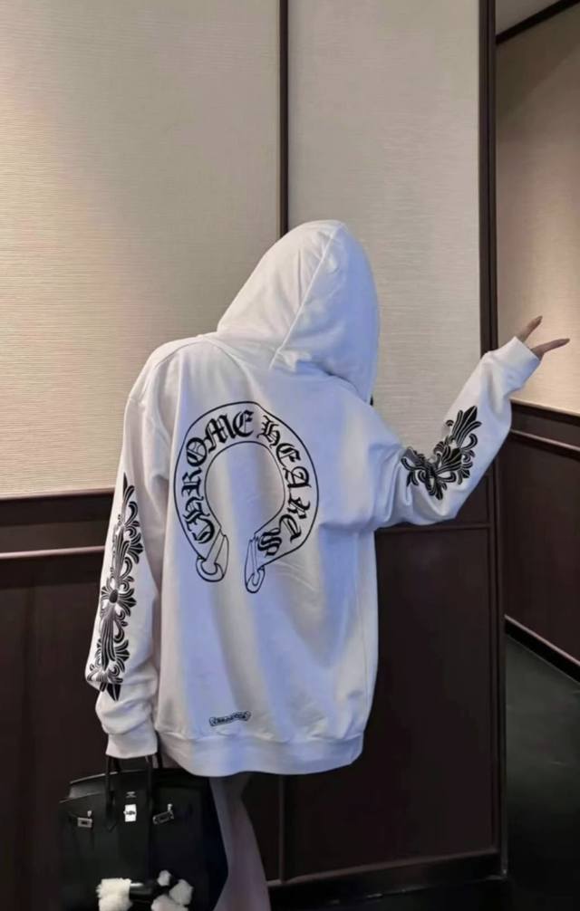 Haute couture edition with great detailsChrome Hearts Cross Flower Arm Horseshoe