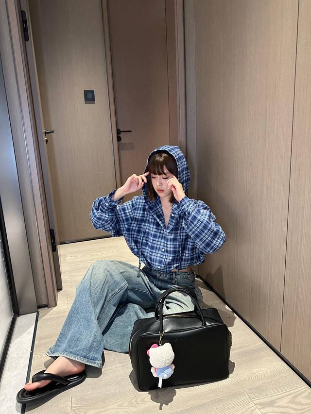 Haute couture Acne plaid label hooded jacketThis hooded blue plaid shirt jacketp