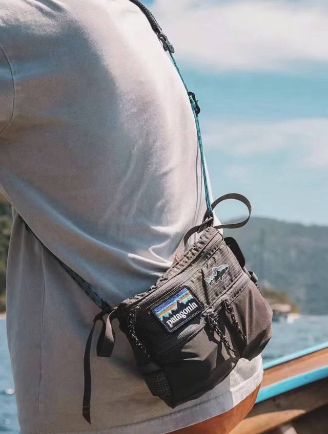 Model Picture] Patagonia outdoor patchwork contrast color flying fish crossbody