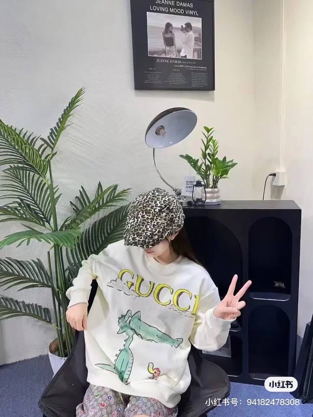 Gucci crocodile chicken print round neck sweatshirtStyle number: 708 Original fa