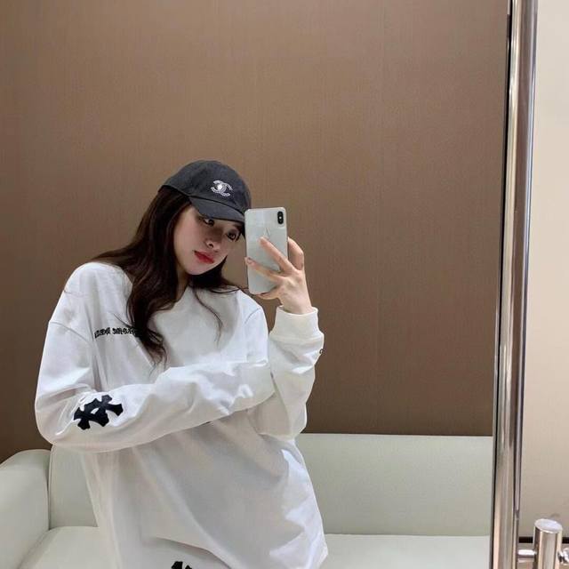 New arrival Crowe cross Sanskrit long-sleeved T-shirt Color: Black Size: See th