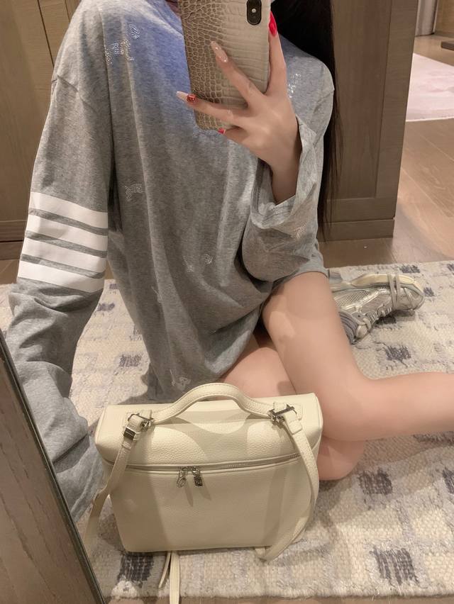 New arrival Tb 25. New arrival for fall: all-over rhinestone puppy four-stripe