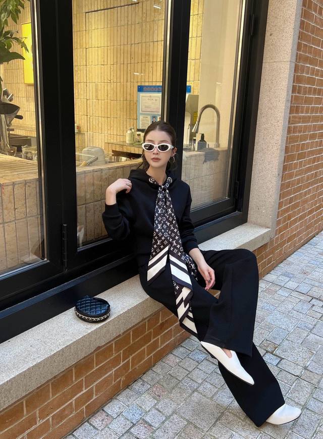 New arrival Louis Vuitto* 2025 new hooded scarf jacket and trousers set Customi