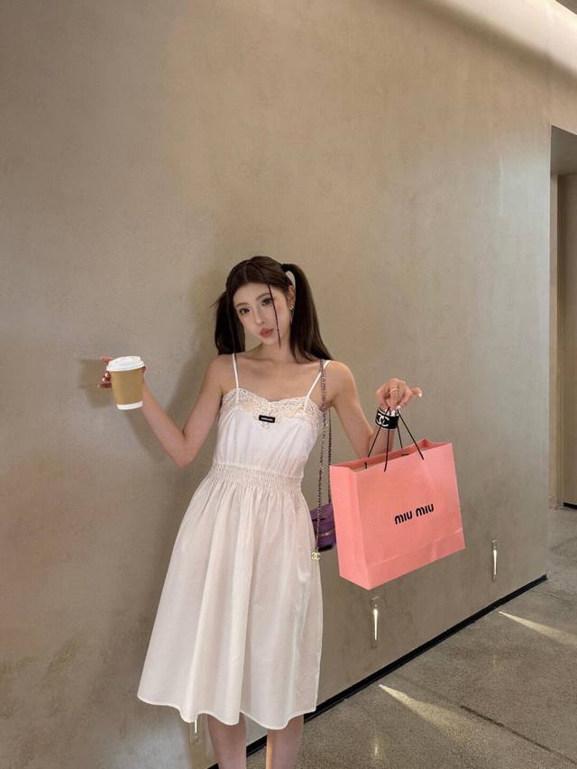 New arrivalMiu Miu 25Ss lace fairy dressPrincess feelingThis dress is really wh