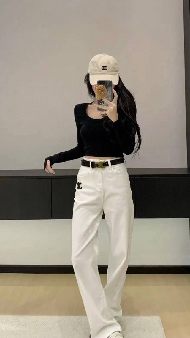 New and great fit Celine white jeans~ The quality and fit are truly amazing! Th