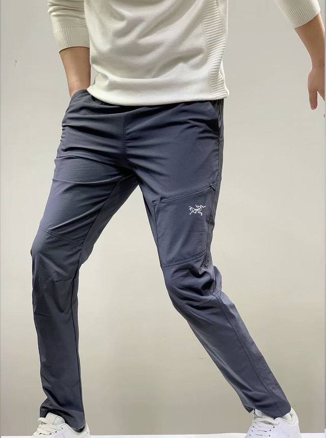 Model Details# Arc'teryx Men's Multi-Pocket 3D Stitched Water-Repellent Quick-Dr