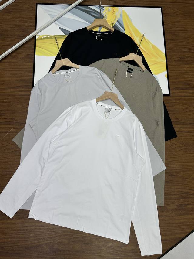 Kolon Sport round-neck base shirt in four colors. Seco, a men's moisture-wicking