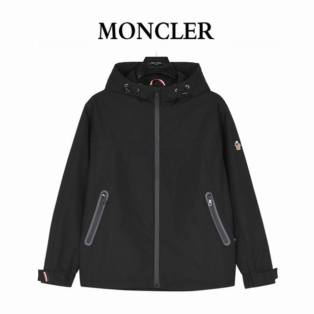 Moncler 25Ss Small Logo Embroidered Zipper Hooded JacketThis jacket features a c