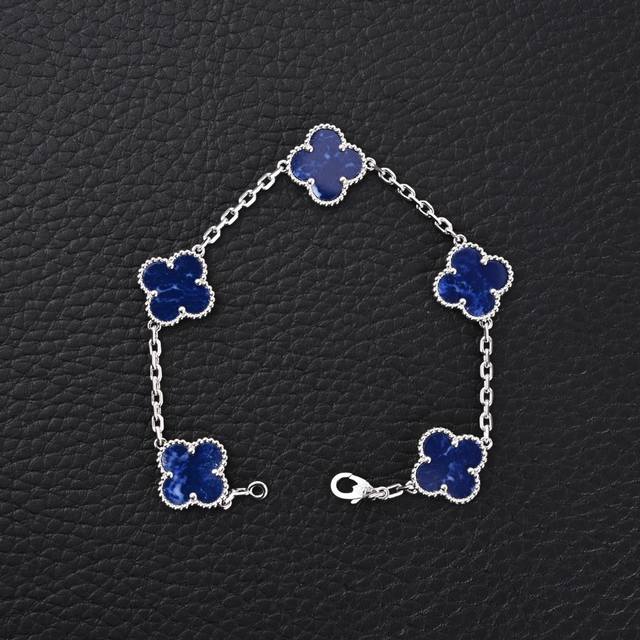 Van Cleef & Arpels Vca classic four-leaf clover bracelet black and blue comes w