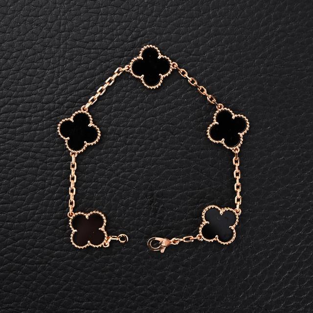 Van Cleef & Arpels classic four-leaf clover bracelet comes with full packaging.