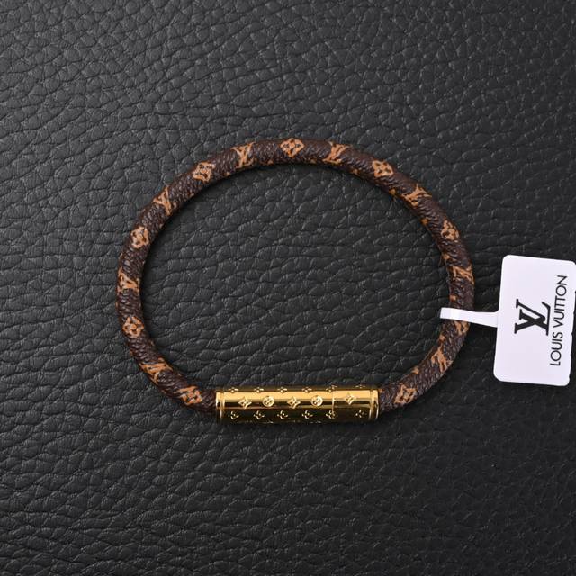 Louis Vuitton Lv old flower leather bracelet bracelet comes with a full set of p