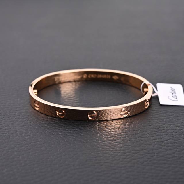 Cartier Love series classic bracelet width comes with full packaging, 40 yuan wi