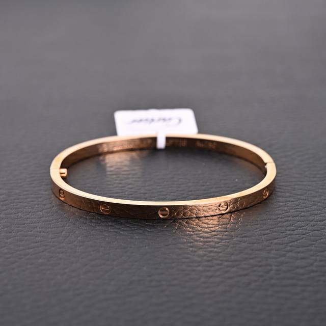 Cartier Love series classic bracelet narrow comes with full packaging, 40 yuan w