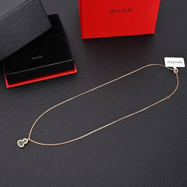 Qeelin Kirin Mini Chrysoprase Gourd NecklaceThe word "gourd" sounds like "Fu Lu,
