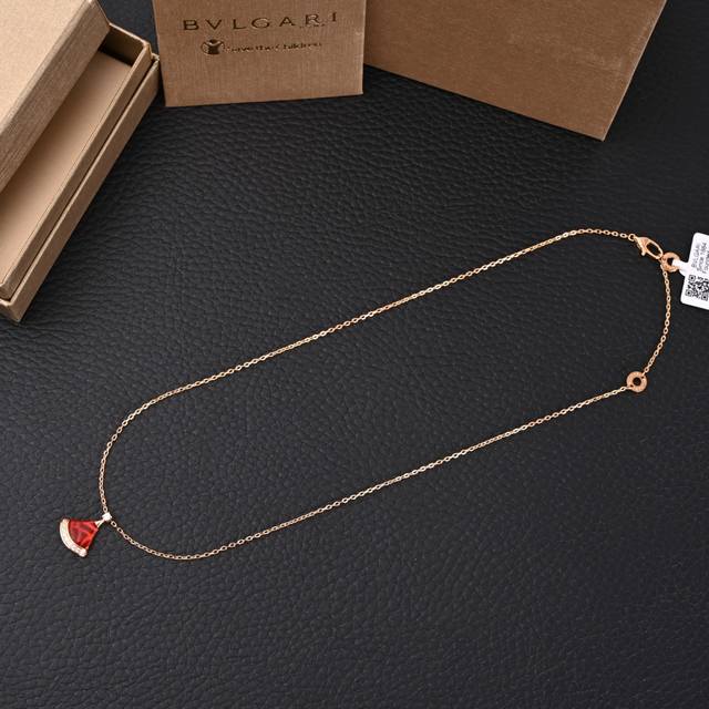 Bvlgari Diva fan-shaped red agate and white mother-of-pearl small diamond neckla