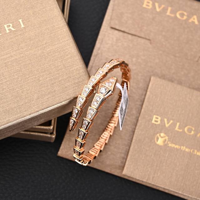 Bvlgari snake bone diamond bracelet . This captivating and exquisite design cap