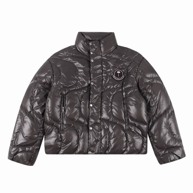 Moncler Palm Angels collaboration: A new co-branded down jacket made of 90% whit