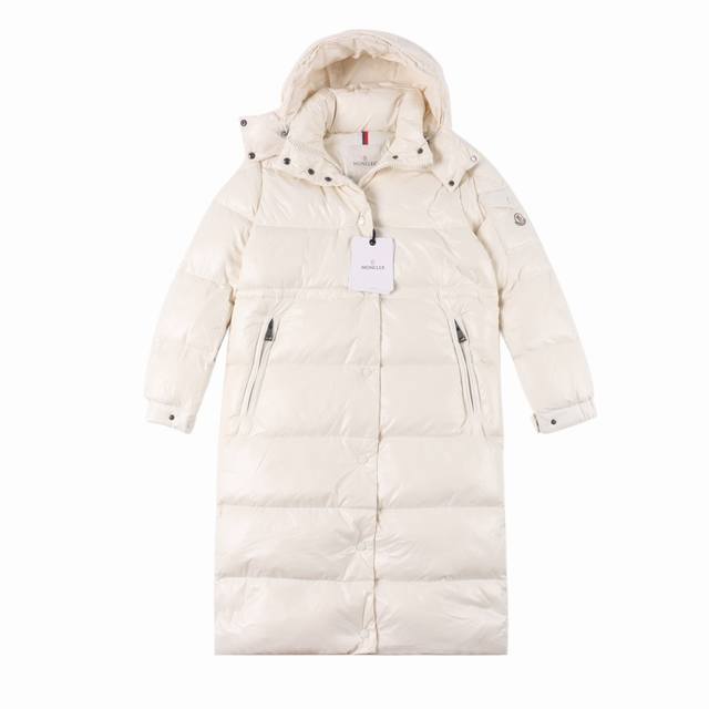 Moncler Mc long down jacket with detachable hood. This is a perfect fit for the