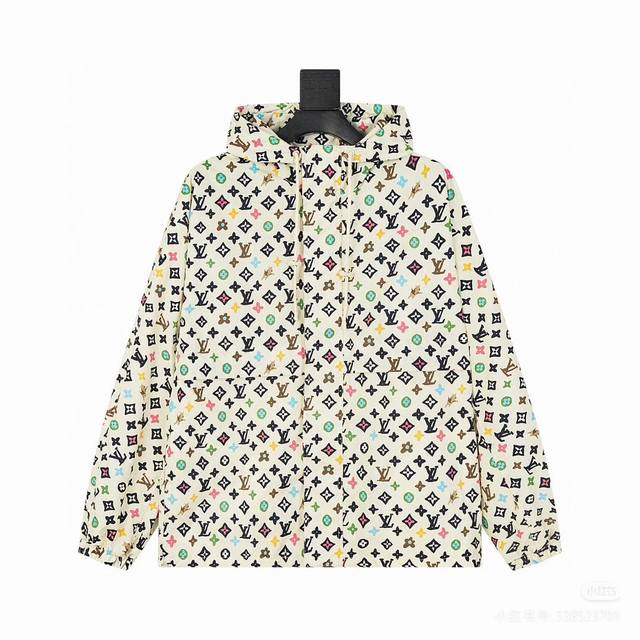 Louisvuitton Monogram print with zipper and clip. This parka, from the Spring/Su