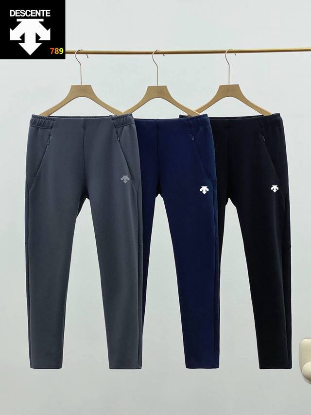 Descente Outdoor sports and fitness, perfect for urban business! These stylish,