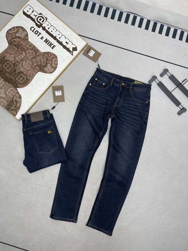 Burbberry's new 2025 Spring/Summer Warhorse Leather Label Tb jeans for business