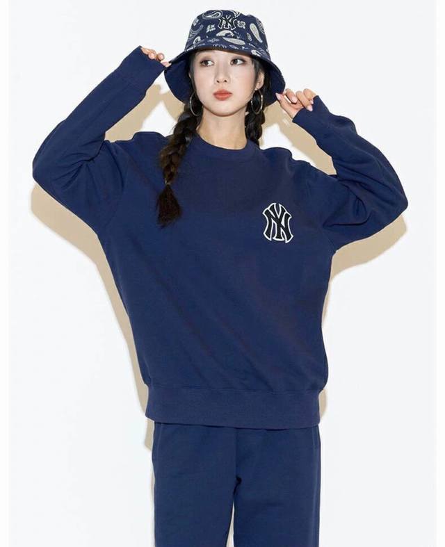 Model Picture# Mlb's new paisley round-neck sweatshirtfeatures three complete la