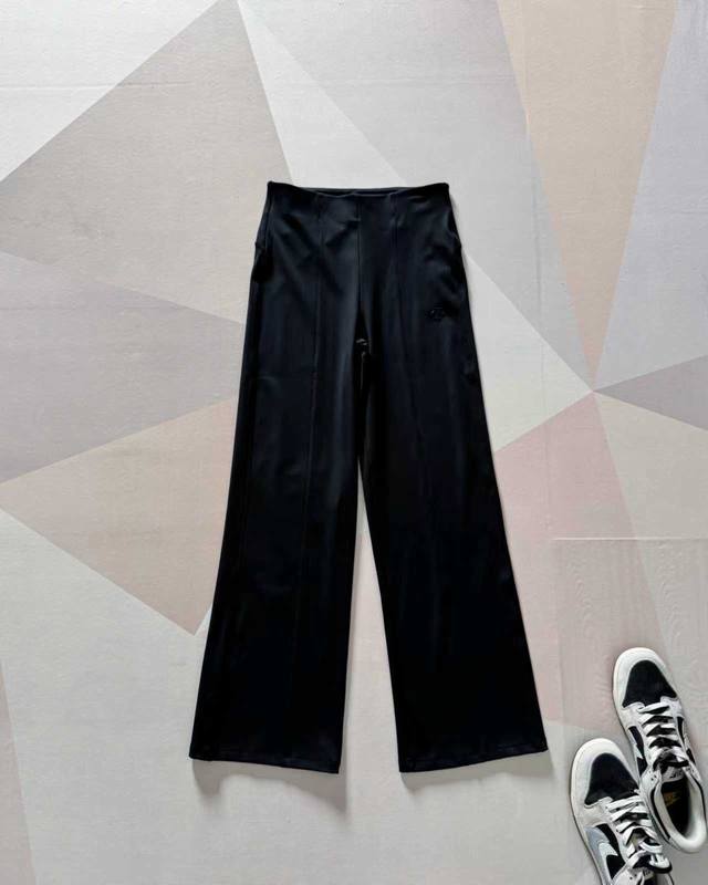 controlDescente women's wide-leg pants! Descente Training series women's knitte