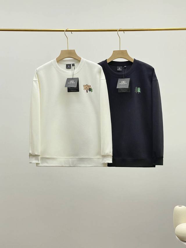 A couple's style! Kolon Sport's outdoor camping casual wear and crewneck sweatsh