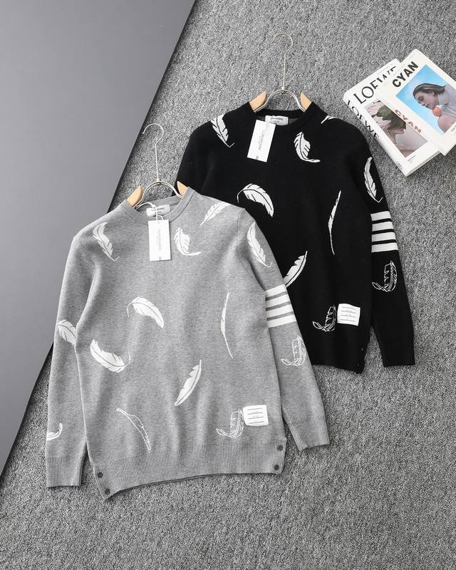 Original and authentic Thom Browne Tb four-stripe feather intarsia crewneck gold