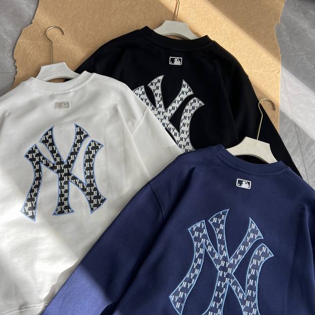 Details! Mlb's new embroidered crewneck sweatshirtfeatures three complete labels