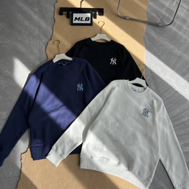 Mlb's new embroidered crewneck sweatshirt features three complete labels, a four