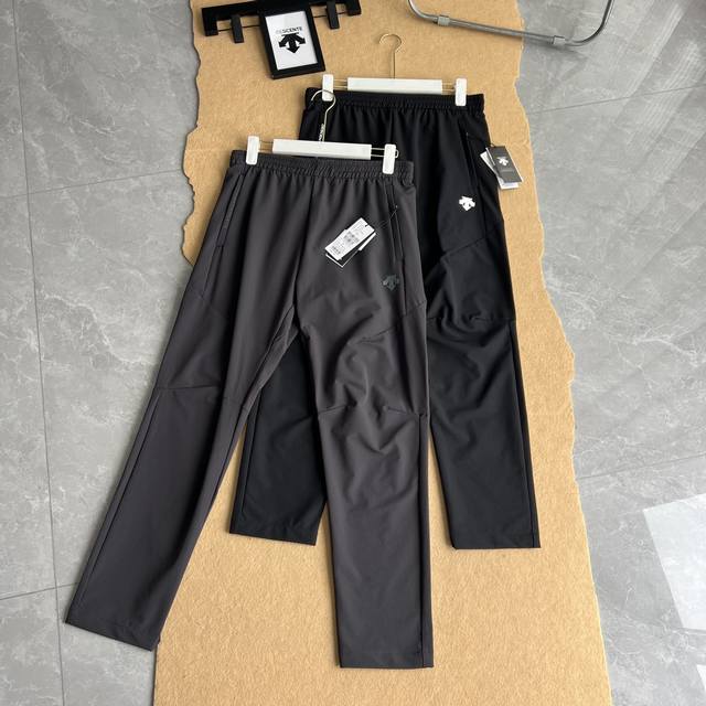 Descente Two-Tone Comfort Training Men's Autumn ptzero Woven Track Pants. Made w