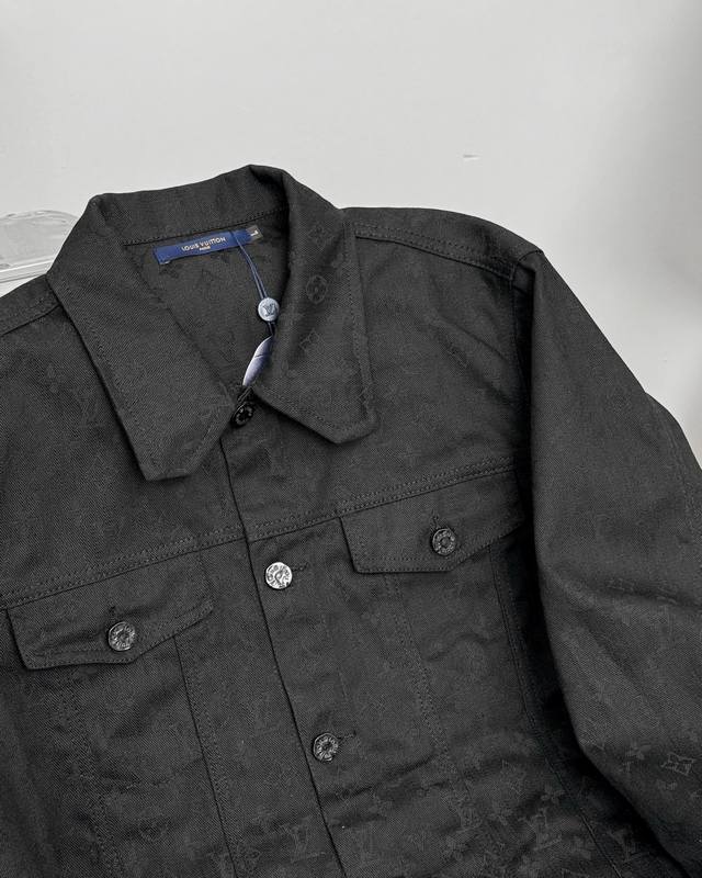 Details# Louis Vuitton LV Fw new fall collection, featuring an all-over printed