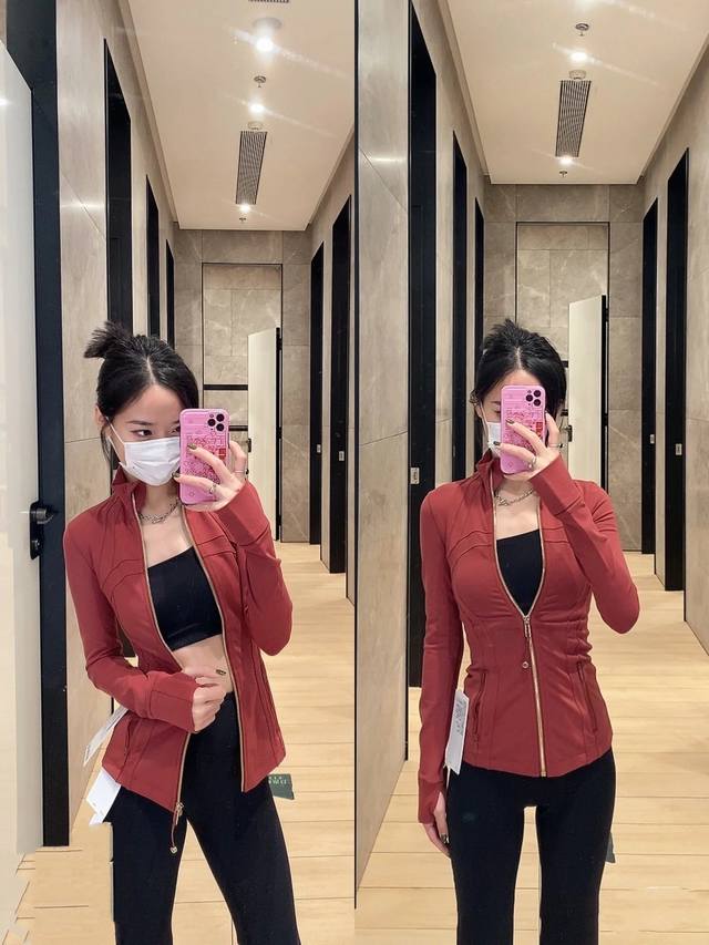 Gold zipper, burgundy model picture-Lululemon 25
