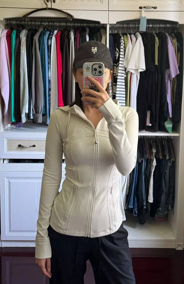 Albumin model picture, hooded metal zipper LululemonحDefine Lulu women's sports