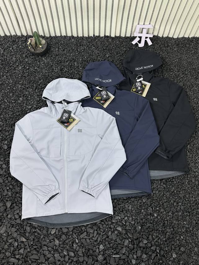 Kolon's new early fall men's hooded, windproof, and wear-resistant softshell jac