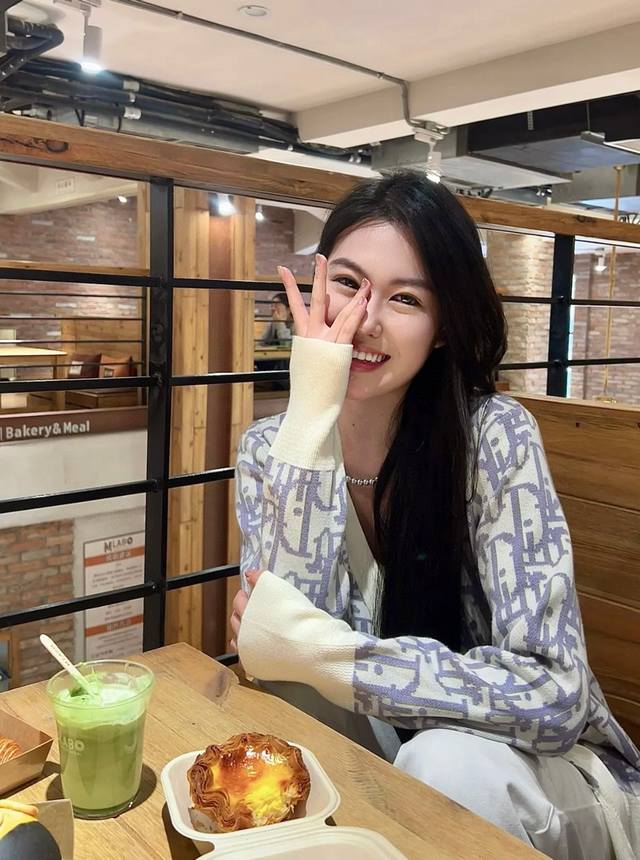 High-end popular edition Dior monogram knitted cardigan Loose fit hugs the figur