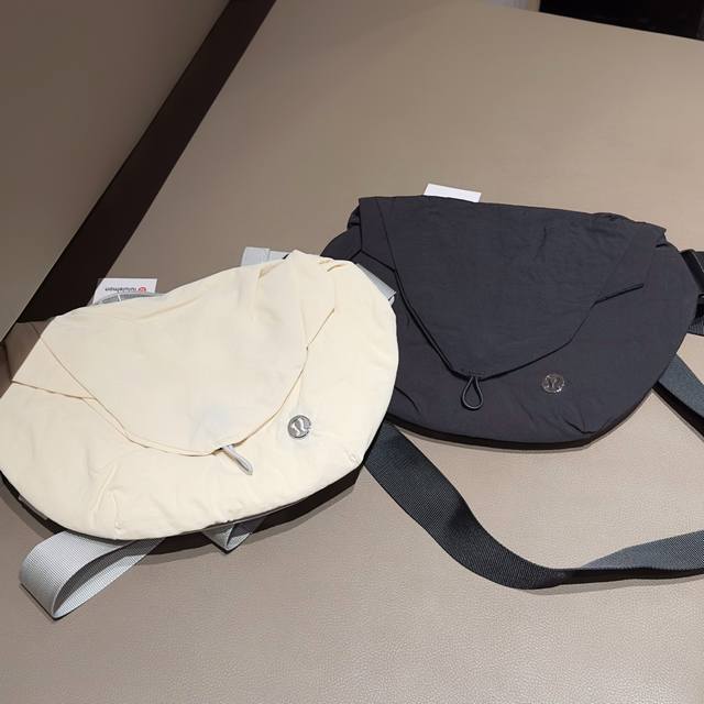 Lulu's magnetic cloud bag is a rare find. It's super large, super light, and a h