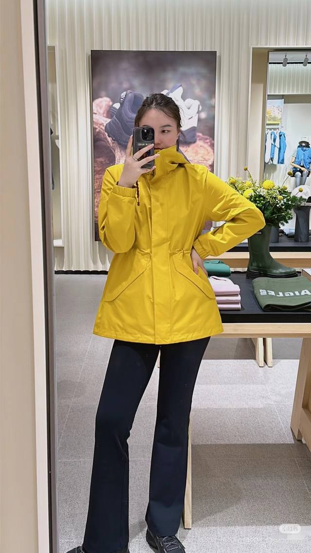 New arrival! High quality! Carefully selected! Aigle's new women's hooded, wais