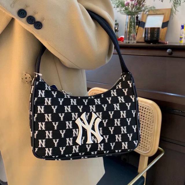 Mlb Ny all-over print underarm bagThe right way for a pretty girl to go outOval