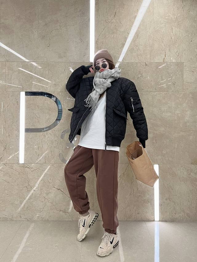 Model consultation picture Burberry solid color cotton coat for men and women a