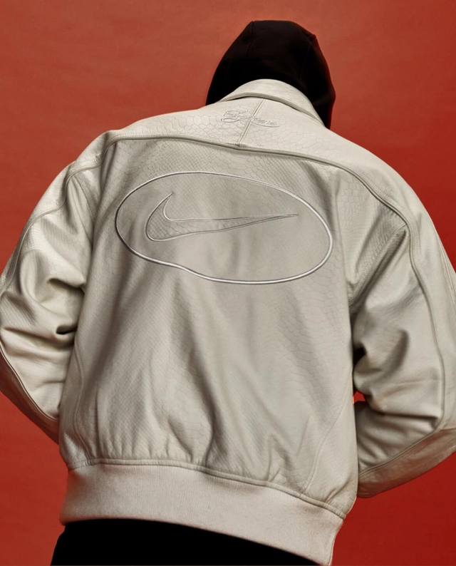 Supreme x Nike Collaborative Ss25 Week4 Leather Varsity Jacket. Unisex leather