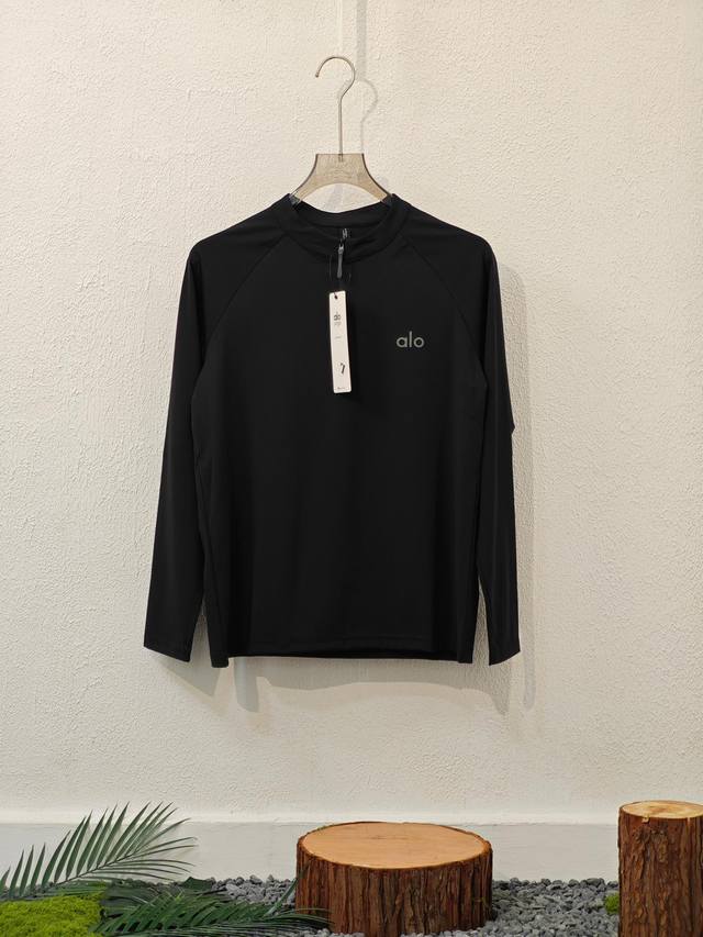 Alo Yoga's new fall quick-drying long-sleeved base T-shirt. This loose-fitting,