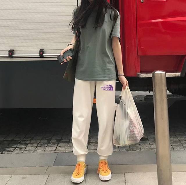 The North Face's super versatile purple small-label ribbed sports sweatpants for