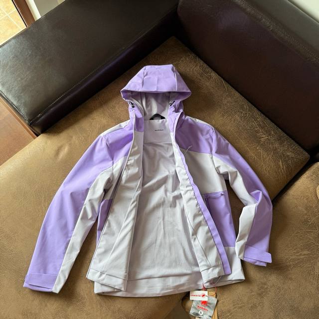 Mammut Alto Guide Outdoor Women's Windproof, Waterproof and Comfortable 3-Layer