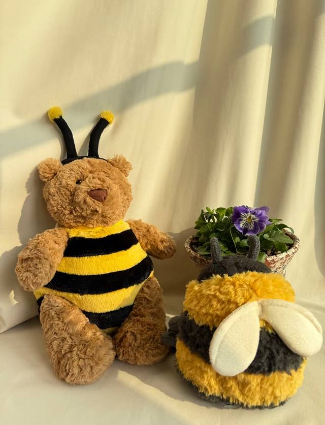Jellcat's adorable bee bear is so adorable it'll melt your heart! This new model