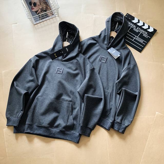 Fendi 420g pure cotton hooded sweatshirt. Simple, small-letter logo embroidery a