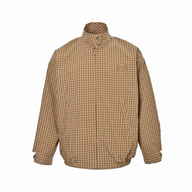 Miu Miu's contrasting plaid stand-up collar zipper jacket is a timeless style. I