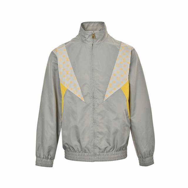 Louisvuitton patchwork jacket Made of nylon fabric, it feels smooth and crisp, e