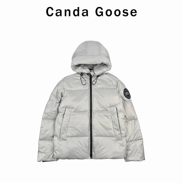Canada Goose Classic Black Label Hooded Down Jacket 1. Warmth: The description s